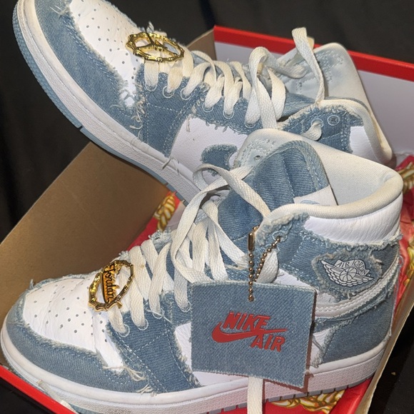 Women’s air jordan 1 retro high OG - Picture 2 of 5